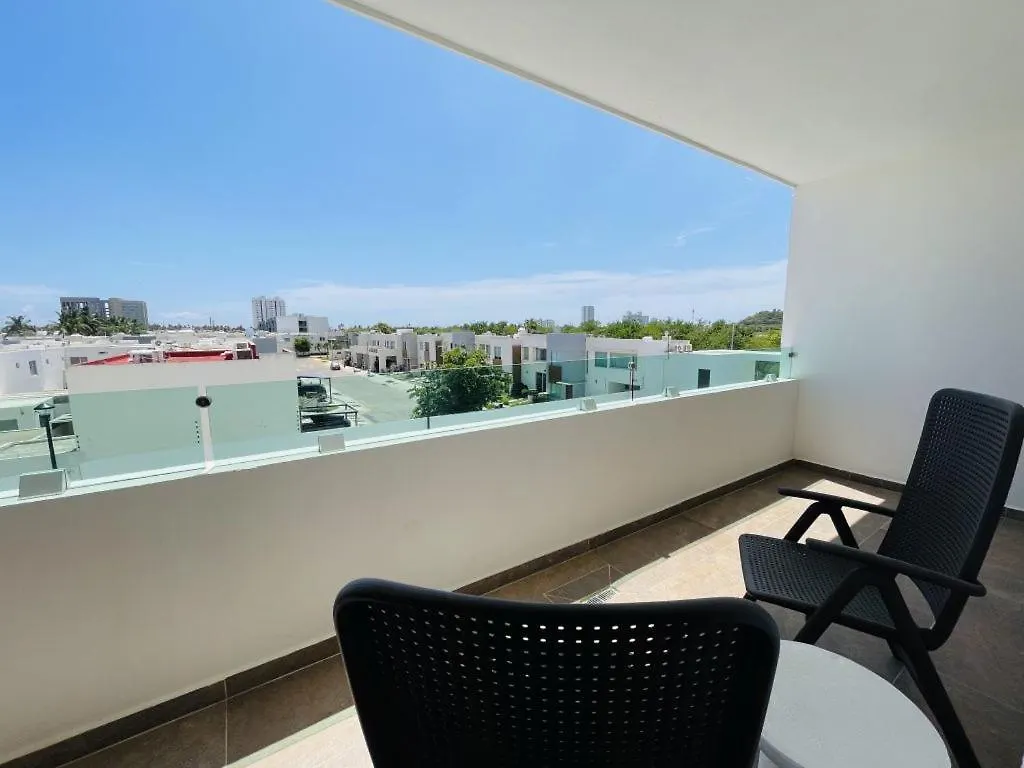 Marina Cerritos: Rooftop Pools Near Beach Масатлан