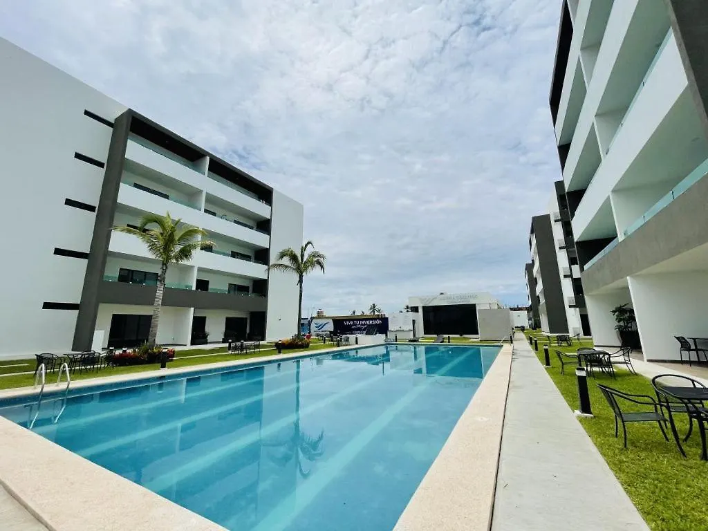 Marina Cerritos: Rooftop Pools Near Beach Масатлан